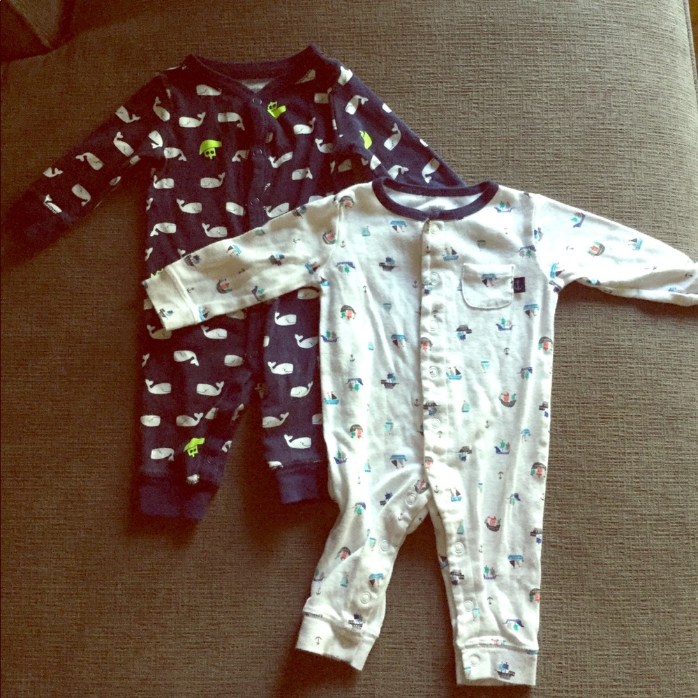 Set of two onesies